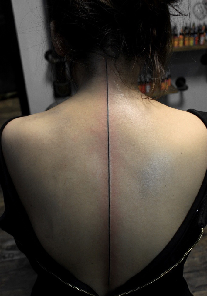 line down spine tattoo - Imageix