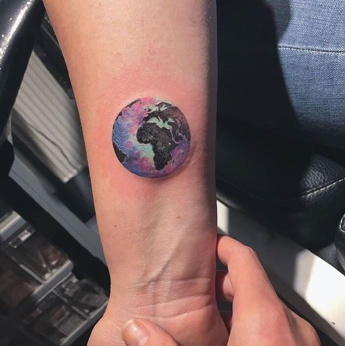 Planet earth tattoo - Imageix